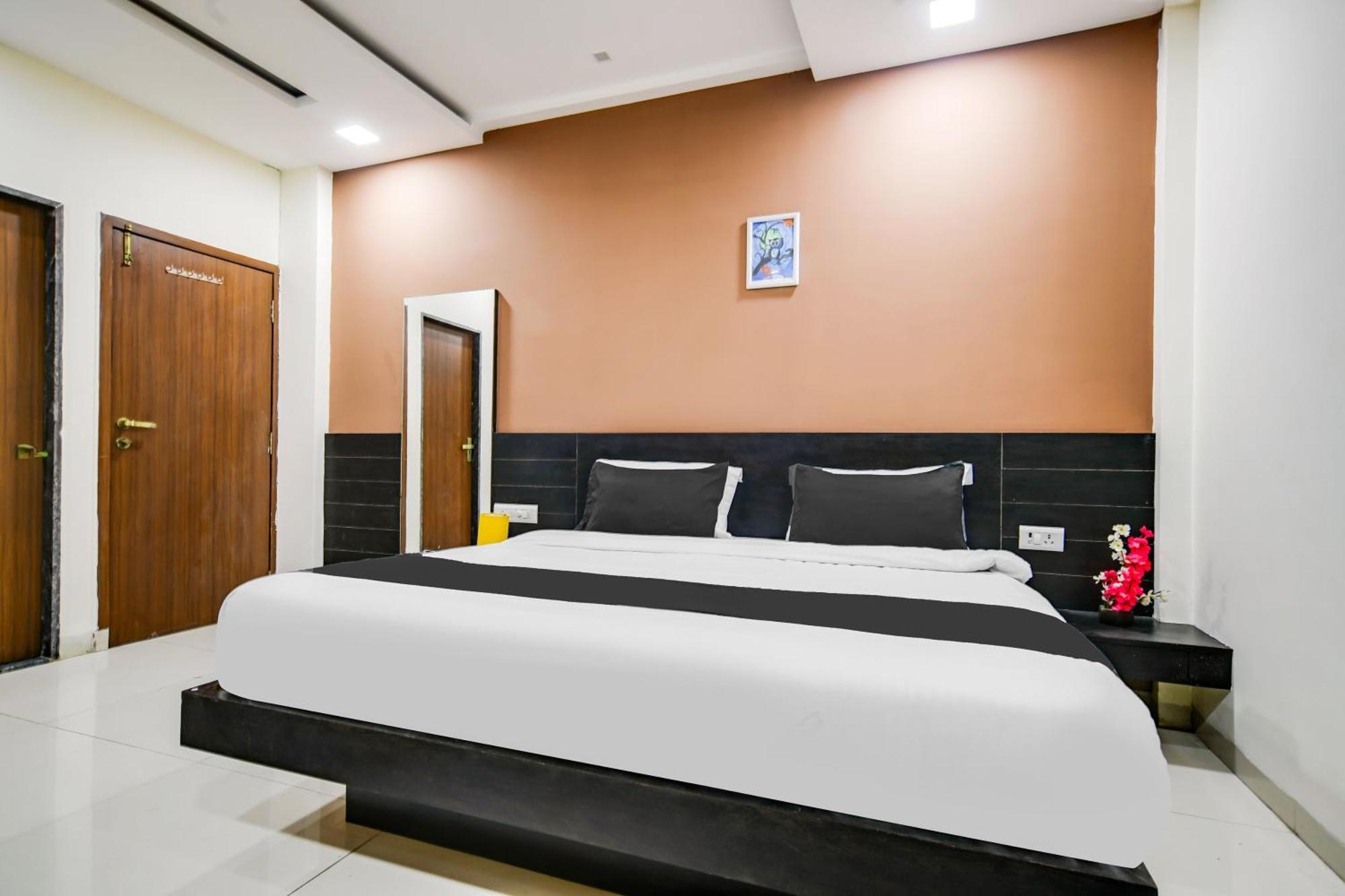 Kanadiya Super Collection O Indore Near Omax City 1 מראה חיצוני תמונה