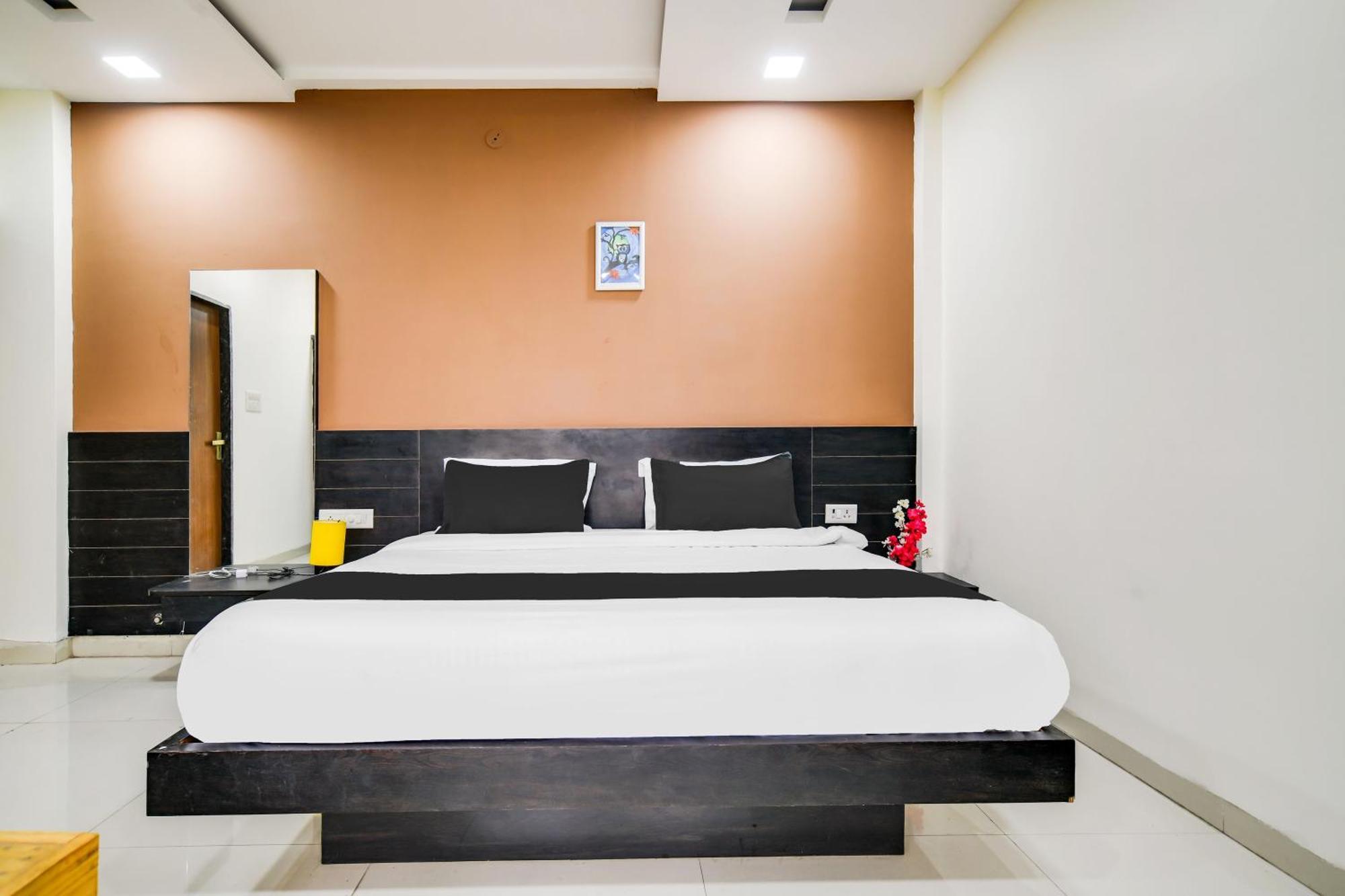Kanadiya Super Collection O Indore Near Omax City 1 מראה חיצוני תמונה